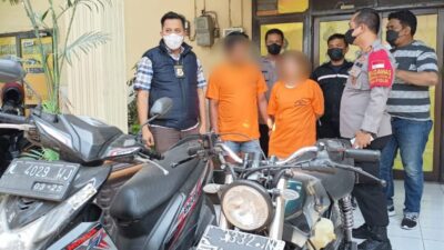 Polsek Manyar Ringkus Dua Sejoli Pelaku Curanmor Saat Mendorong Motor Curian