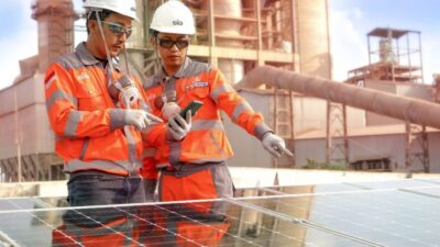 Pemanfaatan solar panel untuk operasional di Pabrik Rembang.