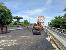 Lakukan Pengaspalan Lapisan Terakhir, Jembatan Sembayat Akan Dibuka Pekan Depan