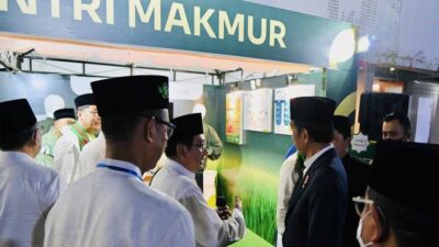 Dirut PG, Dwi Satriyo Annurogo menjelaskan Program Santri Makmur kepada Presiden RI, Joko Widodo