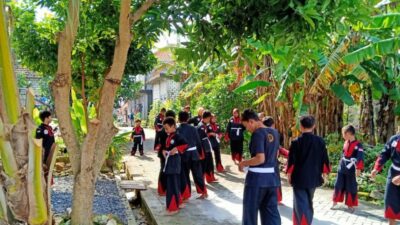 Jaga Kelestarian Budaya Lokal, Perguruan Silat Sarimulyo Gunungsari Gelar Latihan Rutin Seni Tradisional Dan Nasional