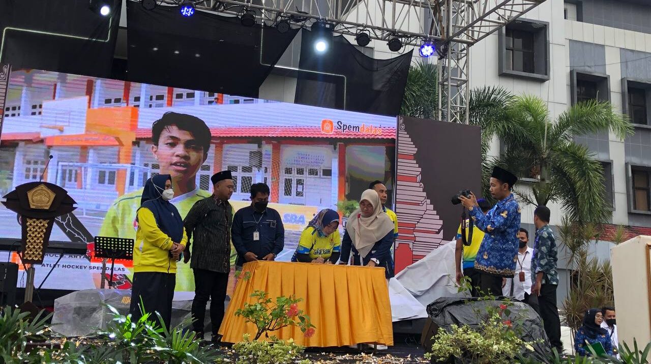 penandatangganan Memorandum off Understanding (MoU) dengan Komite Olahraga Nasional Indonisia (Koni) Kabupaten Gresik pada pertenggahan Desember lalu.