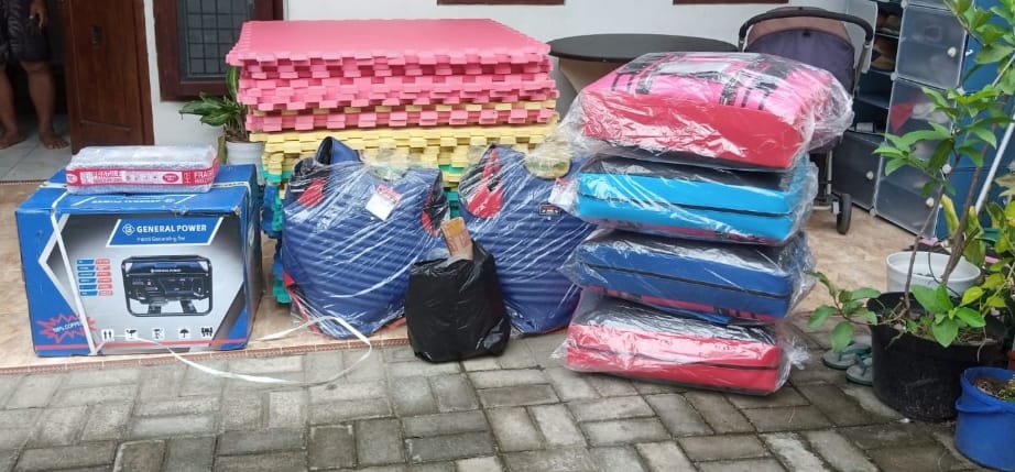 Seperangkat alat pencak silat yang diterima oleh Lembaga dari Kecamatan Bungah yang ditaksir hanya seharga Rp 20 juta dari RAB senilai Rp 30 juta