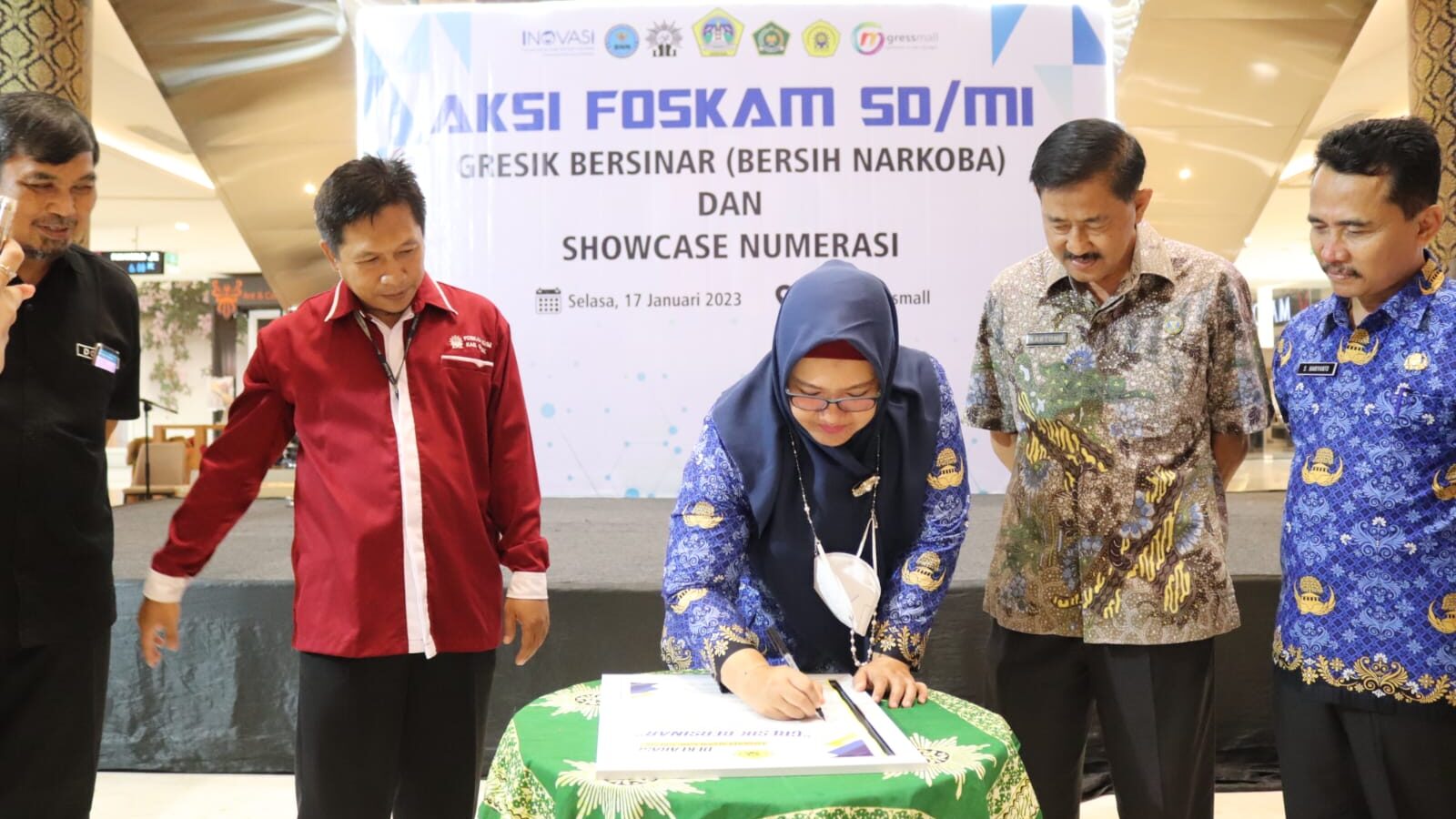Wakil Bupati Gresik Aminatun Habibah saat menjadi keynote speaker dalam kegiatan yang diadakan di Atrium Gress Mall, Selasa (17/01/2023).