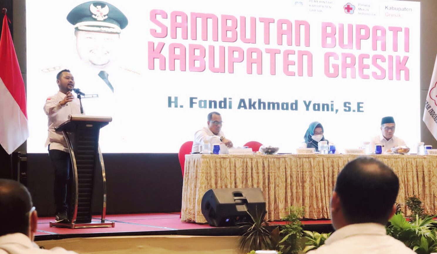 Bupati Gresik Fandi Akhmad Yani saat membuka Musyawarah Kerja (Musker) tahun 2023 Palang Merah Indonesia (PMI) Kabupaten Gresik di Hotel Astonn Inn Gresik, Rabu (18/1/2023).
