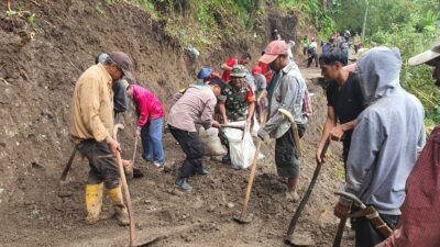 Hujan Deras Akibatkan Meluapnya Air Disertai Material Lumpur, 8 Rumah Dan Jalan Desa Rusak di Kecamatan Sangkapura