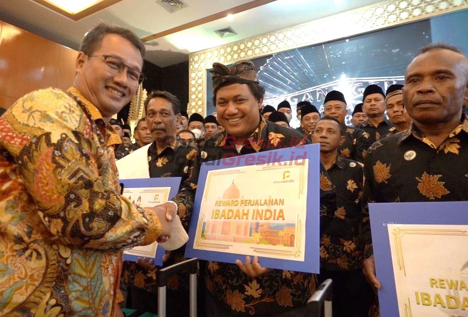 Aditya Budi Prabowo selaku Direktur Utama PT Elnusa Petrofin saat Berikan Reward Perjalanan Ibadah kepada Awak Mobil Tangki dan Pekerja Berprestasi