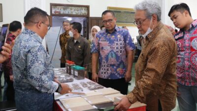 Sekretaris Daerah Kabupaten Gresik, Ahmad Washil Miftahul Rahman, saat menerima kunjungan kehormatan dari Duta Besar Republik Indonesia (Dubes RI) untuk Jepang dan Federasi Mikronesia Heri Akhmadi, di Pendopo Kabupaten Gresik, Jumat (03/02/2023).