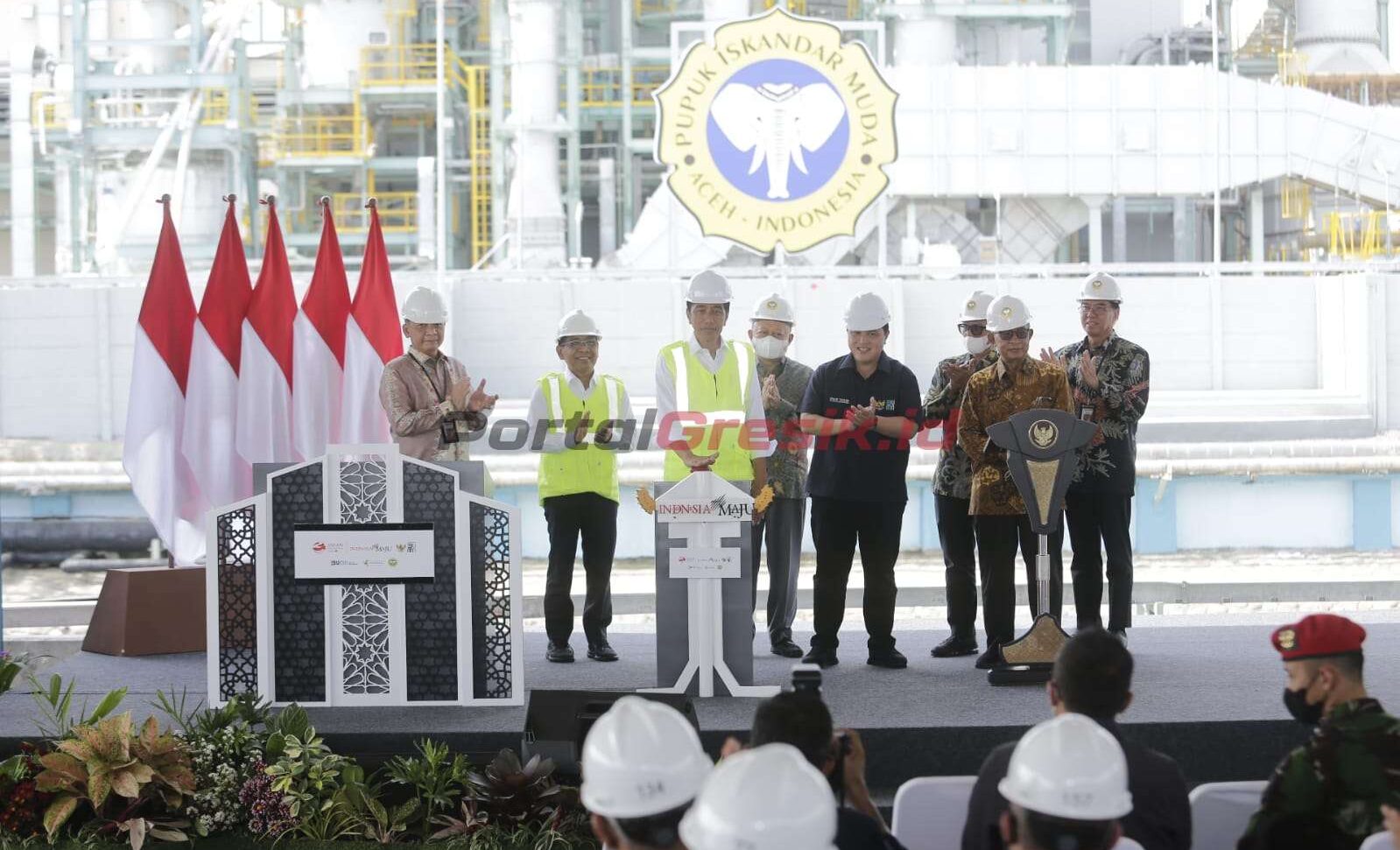 Presiden Joko Widodo saat meresmikan Pabrik NPK Pupuk Iskandar Muda di dalam Kawasan Ekonomi Khusus (KEK) Arun Lhokseumawe, Aceh