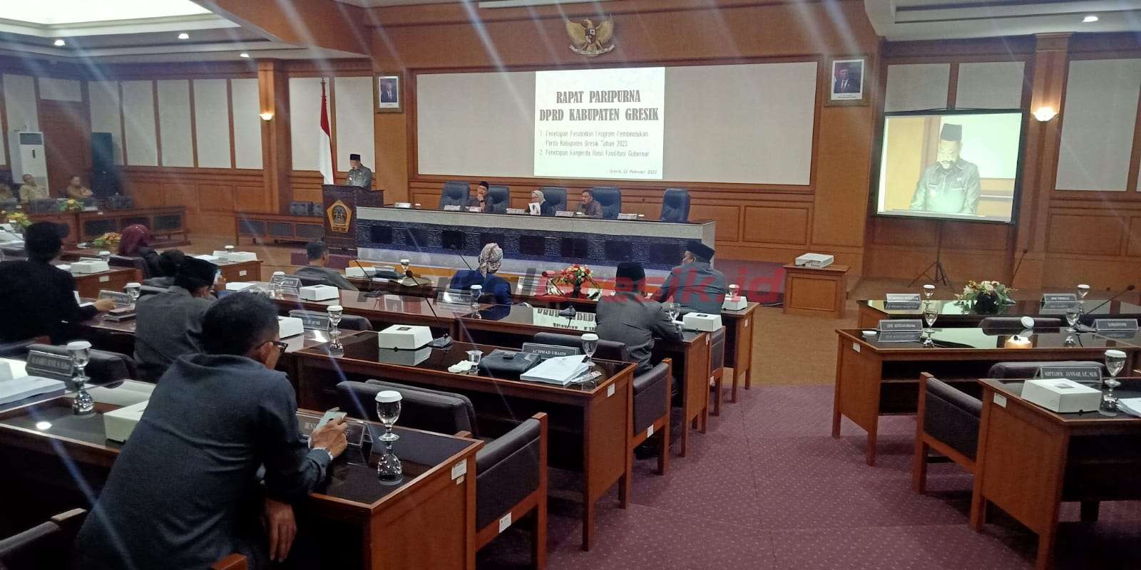 Rapat Paripurna, DPRD Gresik tetapkan tiga Rancangan Peraturan Daerah (Ranperda) hasil fasilitasi Gubernur Jawa Timur menjadi Peraturan Daerah (Perda), Senin (13/02/2023).