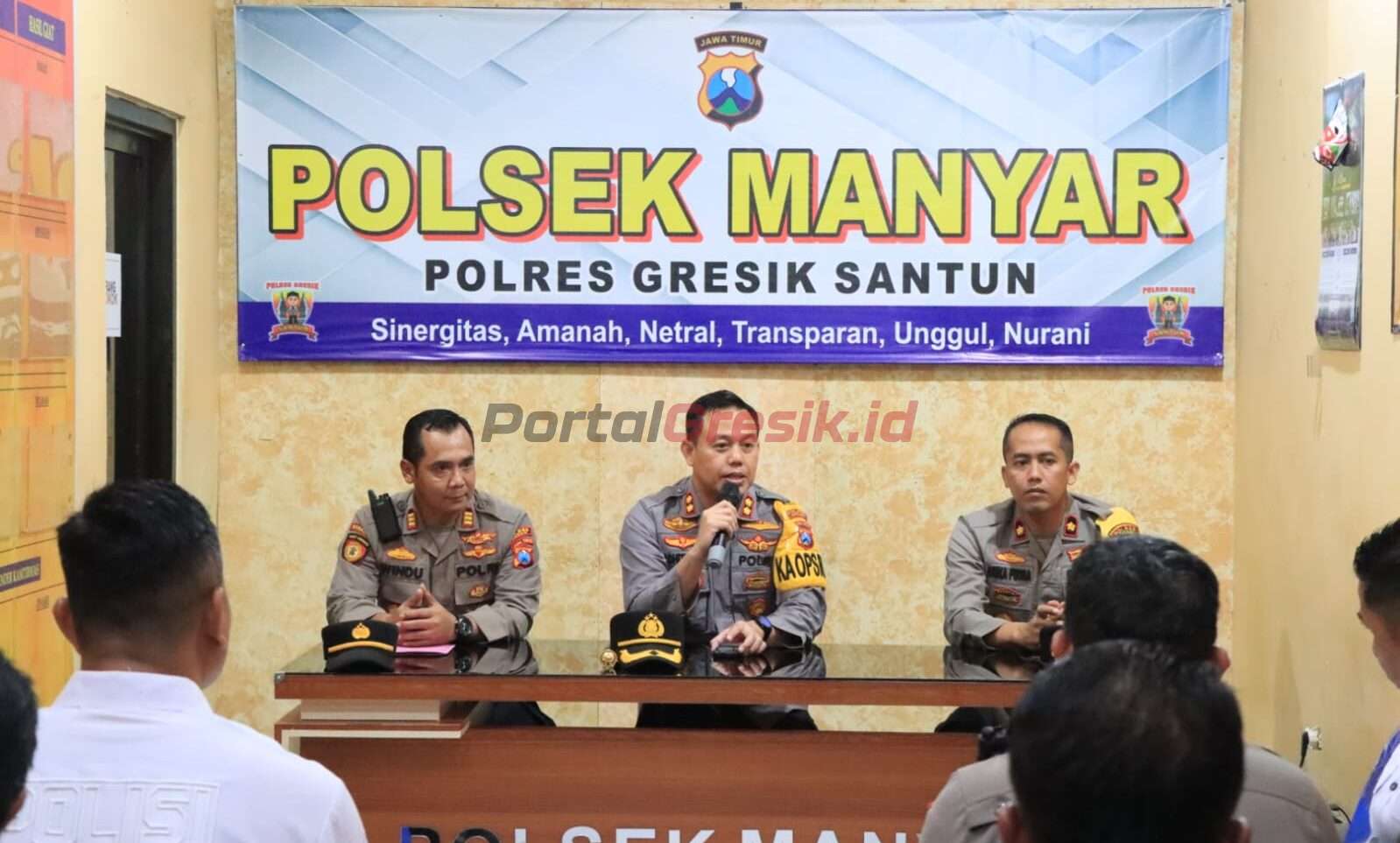 Kapolres Gresik AKBP Adhitya Panji Anom,S.I.K bersama PJU Polres Gresik melakukan kunjungan Kerja ke Polsek Jajaran wilayah utara Polres Gresik, Senin (27/03/2023).
