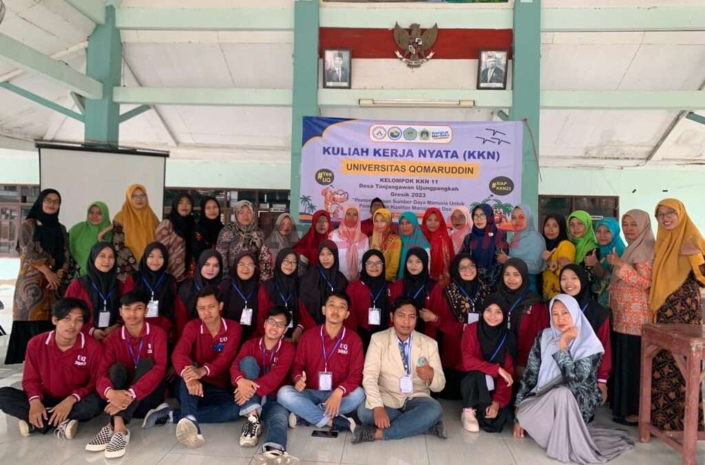 Kelompok 11 KKN Universitas Qomaruddin selama satu bulan ini, saat melaksanakan kegiatan KKN di Desa Tanjangawan, Kecamatan Ujungpangkah Kabupaten Gresik. (01/02/2023).