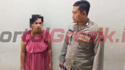 Pelaku berinisial H yang berprofesi sebagai pekerja seks komersial. Warga asal Kecamatan Pace, Kabupaten Nganjuk saat diamankan beserta barang bukti oleh Polres Gresik, Kamis (23/03/2023).