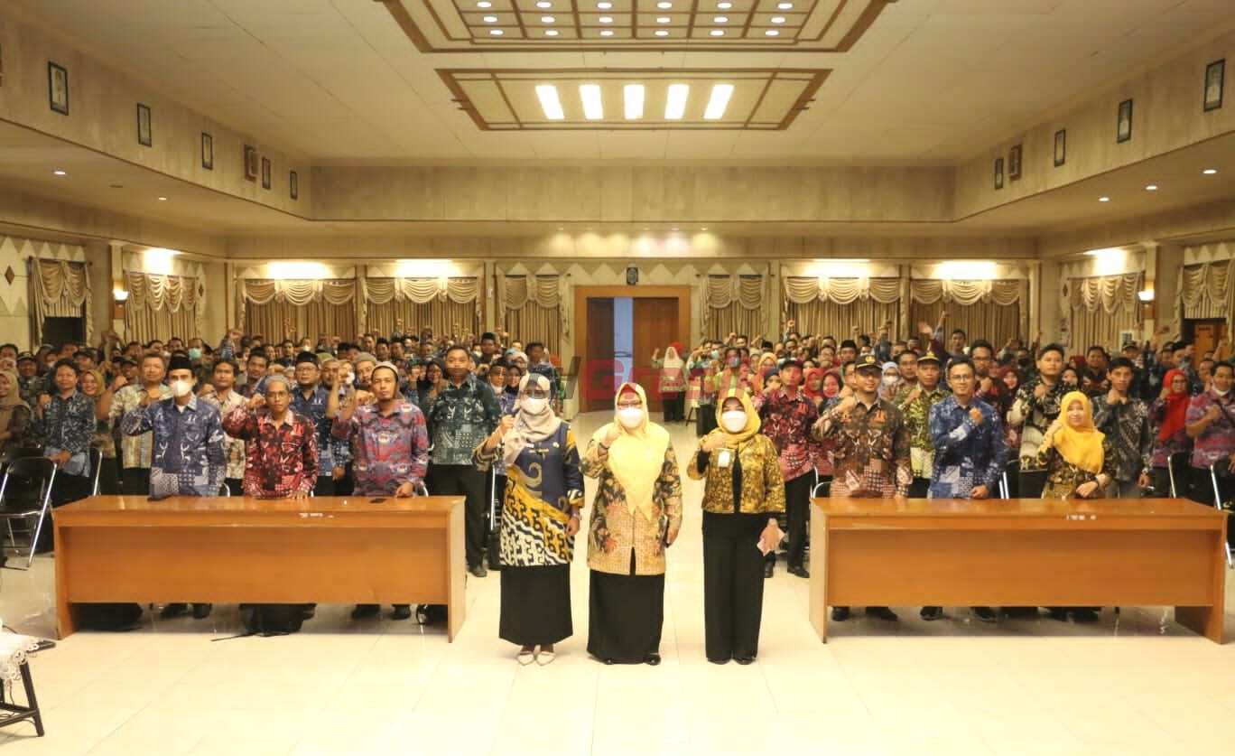 Pelatihan dilakukan secara hybrid, yakni secara daring dan luring. Dalam pelaksanaannya diikuti 356 operator desa, 152 pendamping PKH serta pilar- pilar sosial, Kamis (30/03/2023).