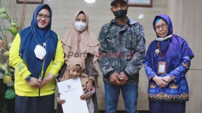Risma saat bertemu dengan Wakil Bupati Gresik Hj. Aminatun Habibah di kantor wabup, Senin (19/12/2022).