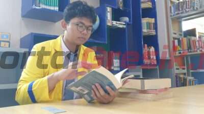 Siswa SMA Muhammadiyah 10 GKB Gresik (Smamio) M. Fadel Thoriq Dharmawan saat ditemui di Ruang Perpustakaan Smamio, Jumat (31/3/2023).