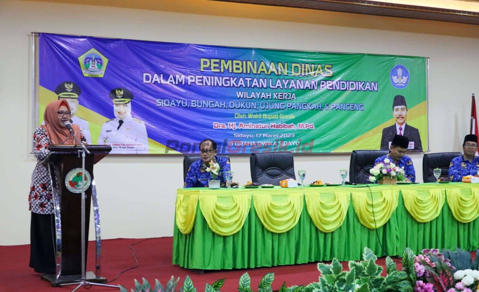 Wakil Bupati Gresik Aminatun Habibah, saat melakukan pembinaan dalam rangka peningkatan pelayanan kualitas pendidikan di tingkat SD, Jumat (17/03/2023).