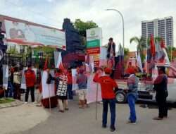 Demo Kejari Gresik, Aliansi Gepal Desak Tuntaskan Dugaan Kasus Penyelewengan Bantaun Hibah Untuk UMKM