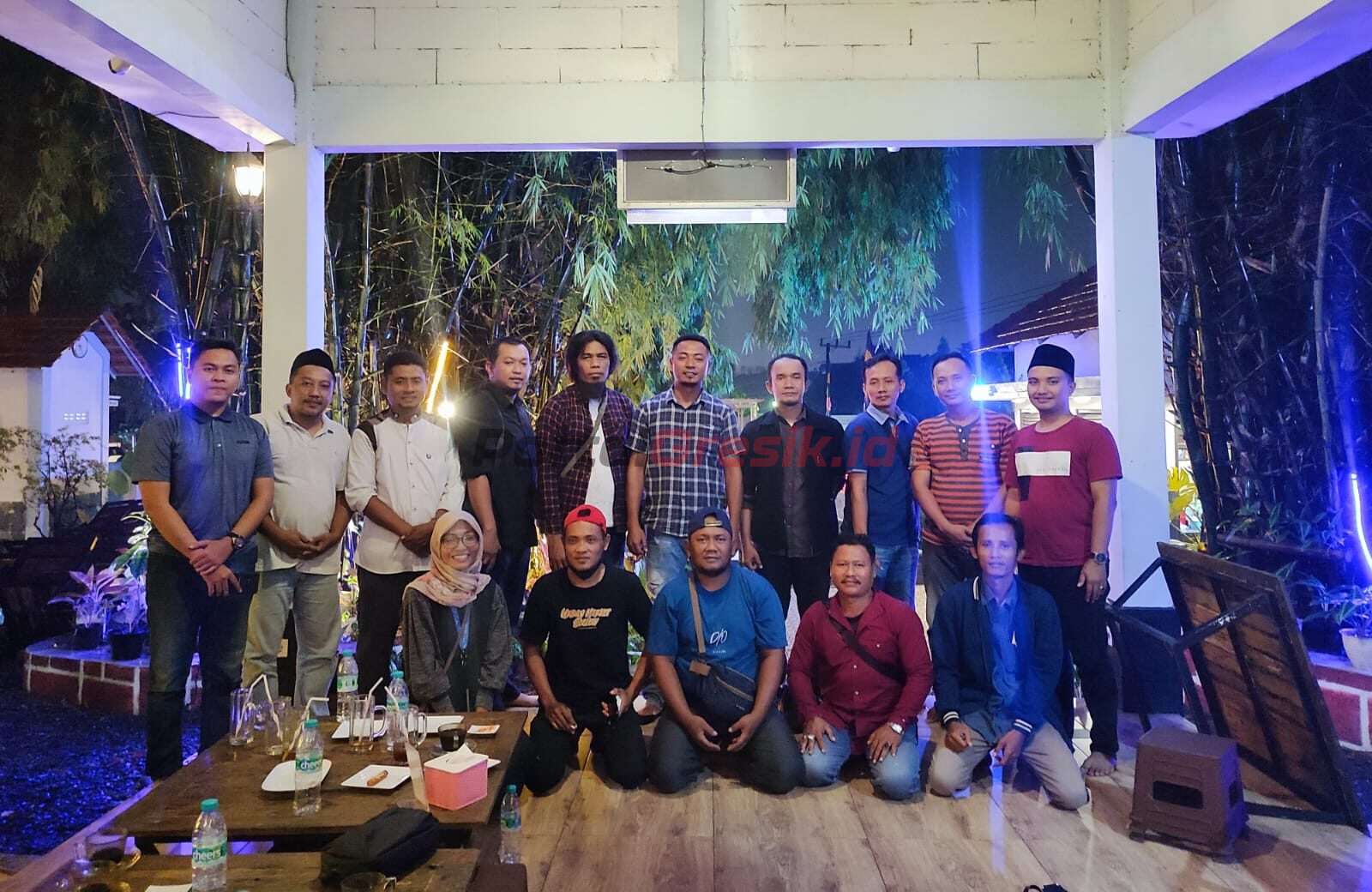 Konsolidasi Internal pengurus DPC Serikat Buruh Muslim Indonesia (Sarbumusi) Kabupaten Gresik periode 2022-2027 di Kafe Kopi Ori, Kebomas Gresik, Minggu (9/4/2023).