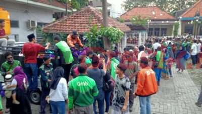 paket sembako tersebut dari HIPMI dibagikan kepada warga kurang mampu yang tinggal di sekitar Bandar Grisse, Jum'at (14/4/2023).