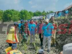Sebagai Langkah Mitigasi Bencana, Bupati Gresik Kampanyekan Tanam Rumput Vetiver Di Sempadan Sungai Kali Lamong