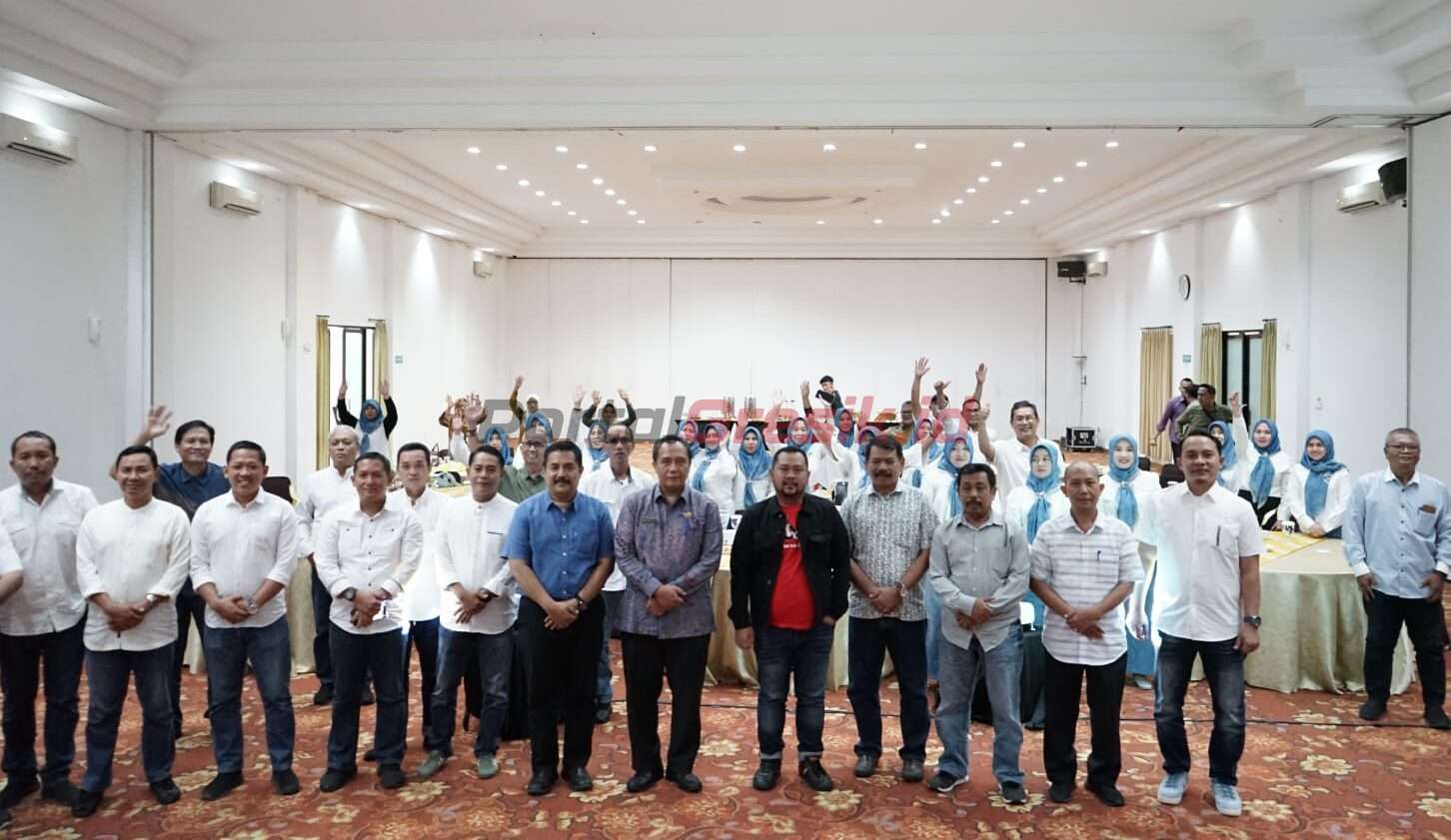 Bupati Gresik H. Fandi Akhmad Yani saat menghadiri kegiatan penguatan peran kecamatan dalam pembangunan desa di Kabupaten Gresik tahun 2023 di Hotel Jambuluwuk Kota Batu, Jum'at (18/5/2023) malam.