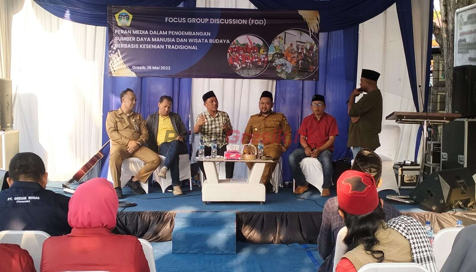 Forum Grup Diskusi (FGD) yang dilaksanakan Dinas Pariwisata, Ekonomi Kreatif, Kebudayaan, Kepemudaan, dan Olahraga (Disparekafbudpora) dengan Komunitas Wartawan Gresik (KWG) di Bandar Grisse, Senin (15/5/2023).