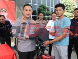 Ungkap Kasus Curanmor, Polres Gresik Kembalikan Motor hasil Curian ke Pemiliknya