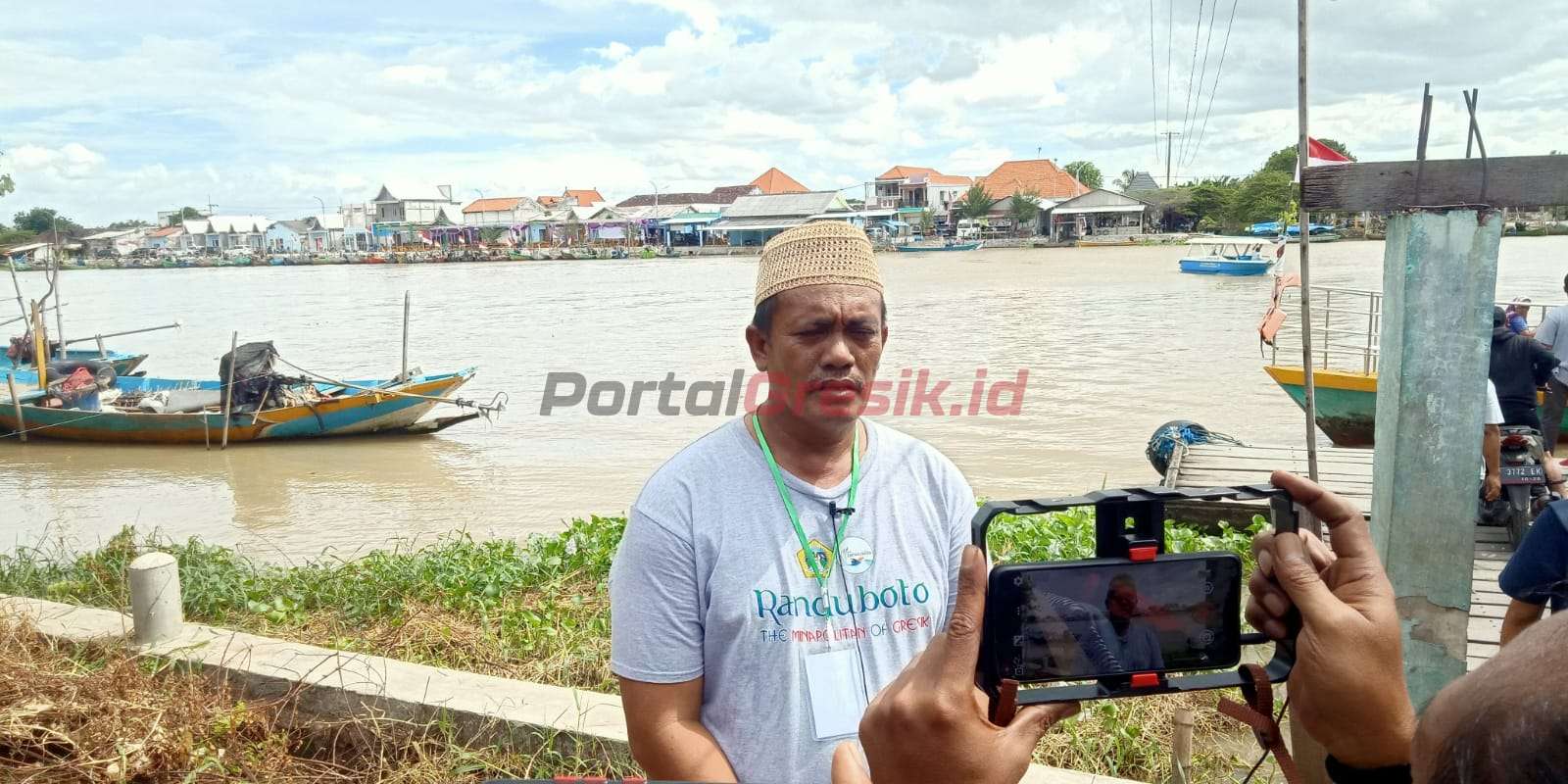 Kepala Desa Randuboto Andhi Sulandra saat diwawancarai awak media usai kunjungan studi DAK Integrasi 67 perwakilan Kabupaten Kota, Rabu (10/5/2023).