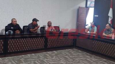 Kepala Kejaksaan Negeri (Kajari) Gresik Nana Riana saat melakukan audensi dengan Komunitas Wartawan Gresik (KWG), Jumat (19/5/23).