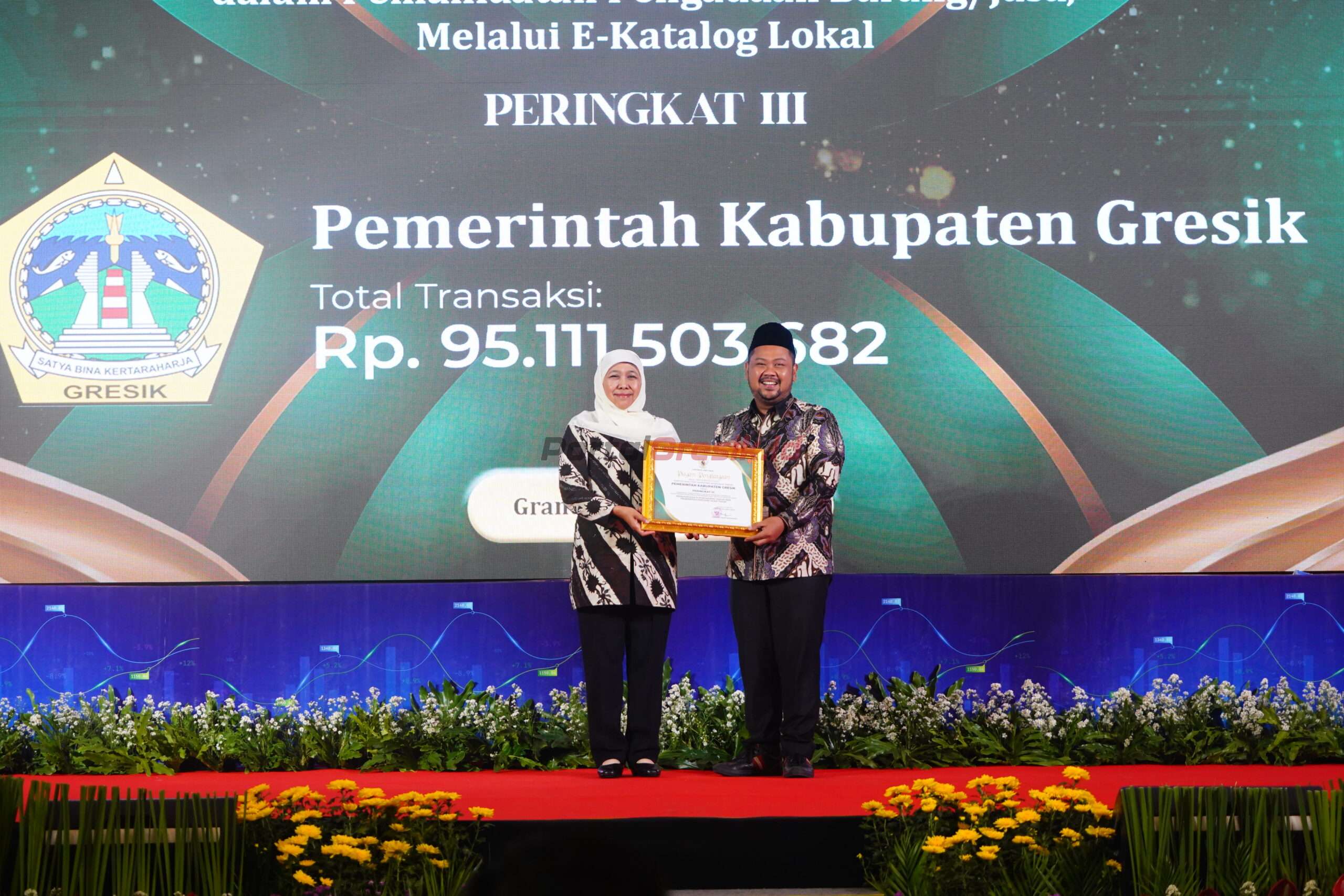 Penghargaan tersebut diserahkan langsung oleh Gubernur Jawa Timur Khofifah Indar Parawansa, kepada Bupati Gresik H. Fandi Akhmad Yani, di Ballroom Grand City Surabaya, Senin (29/5/2023).