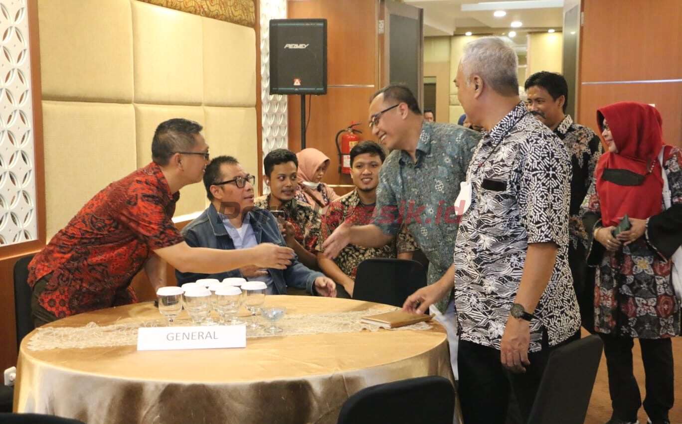 Sekretaris Daerah (Sekda) Kabupaten Gresik, Achmad Washil Miftahul Rachman, membuka rapat perubahan road map Reformasi Birokrasi (RB) tematik, Kamis (25/05/2023).