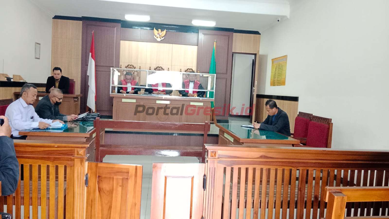 Sidang Gugatan pekerja PT Suryatama Mega Cemerlang karena di PHK sepihak di (PN) Gresik, Selasa (9/5/2023).