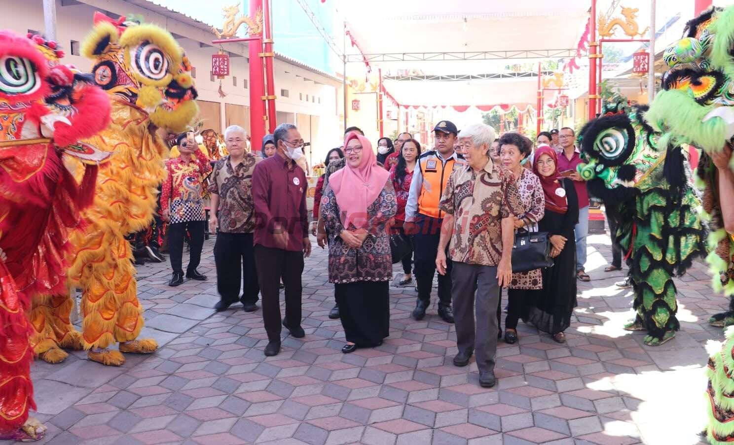 Wakil Bupati Gresik Aminatun Habibah Menghadiri hari ulang tahun (HUT) ke-870 Klenteng Kim Hin Kiong di jalan Setia Budi Desa Pulopancikan Kecamatan Gresik, Jum'at (12/5/2023).