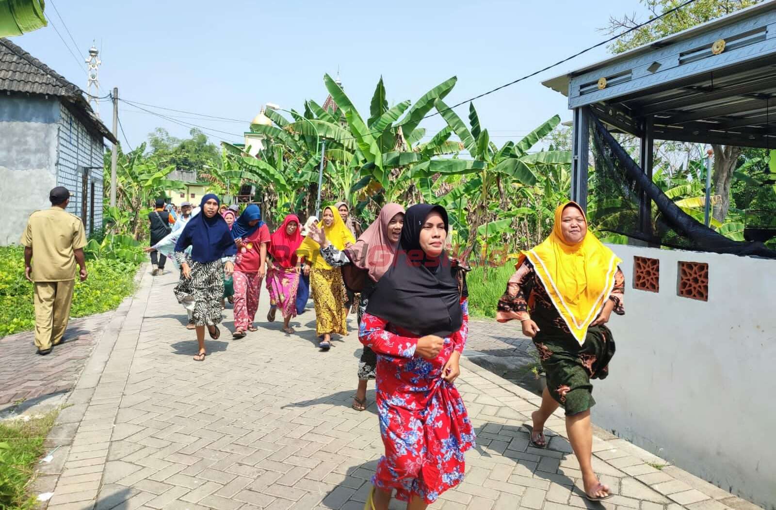 Warga Desa Sidorejo saat mengikuti pelatihan simulasi mitigasi bencana