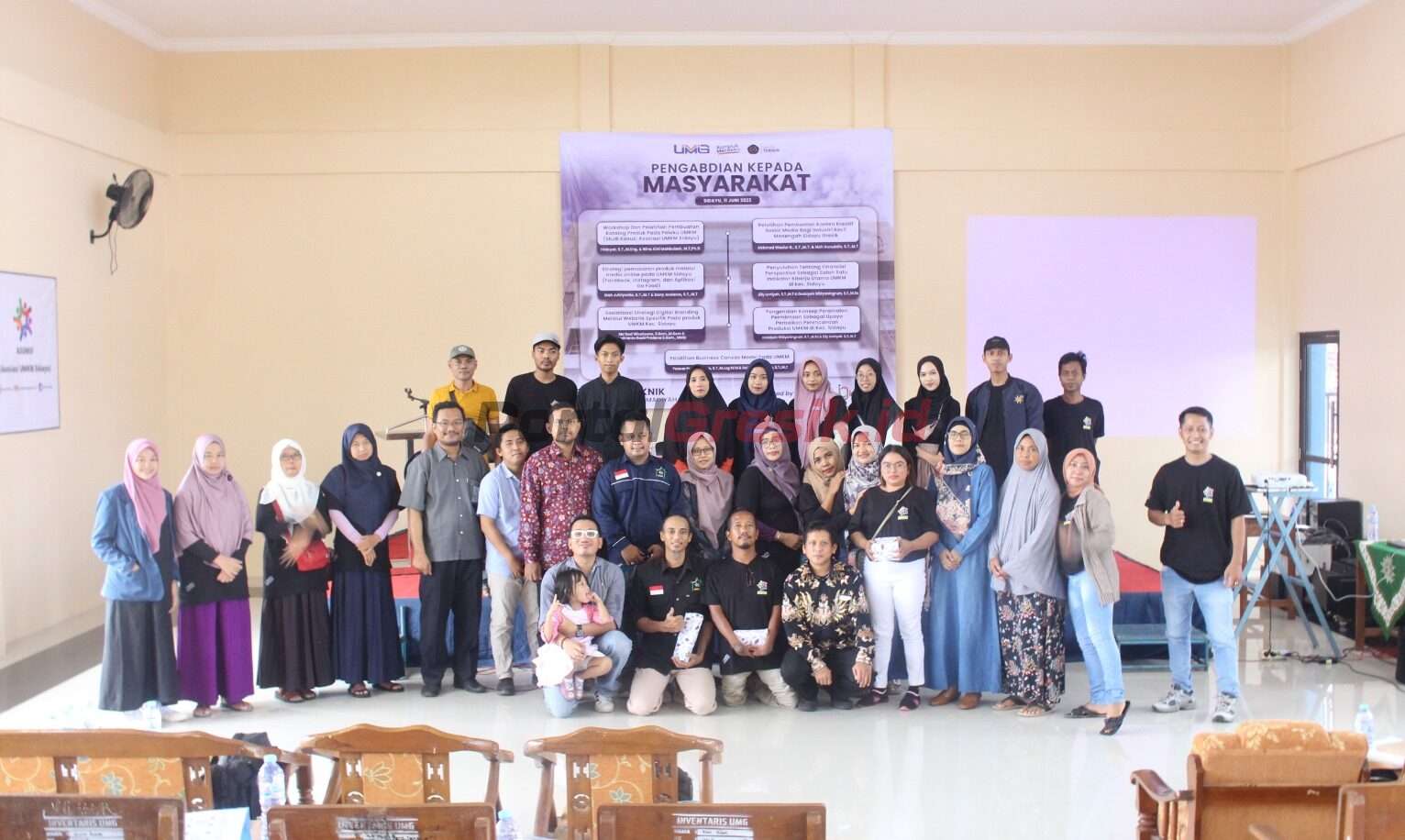 Dosen Fakultas Teknik Universitas Muhammadiyah Gresik (UMG) adakan sosialisasi sekaligus workshop pengembangan SDM pada pelaku UMKM di wilayah Kecamatan Sidayu, Minggu (11/6/2023).
