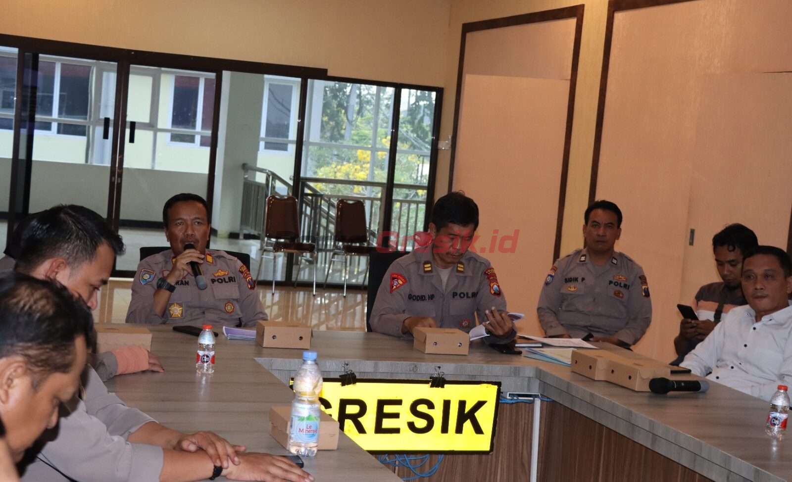 Kepolisian Resor Gresik Polda Jatim menggelar kegiatan Latihan Pra Operasi (Lat Pra Ops) Bina Waspada Semeru 2023 bertempat di Ruang Command center, Senin (19/07/2023).