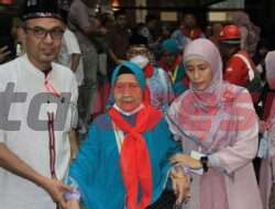 Kebahagiaan Masmuchibah, Jemaah Haji Tertua yang Diberangkatkan SIG Dari Kabupaten Gresik