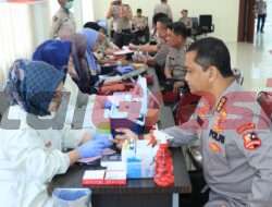 Sambut HUT Bhayangkara ke-77, Ratusan Personel Polres Gresik Gelar Donor Darah