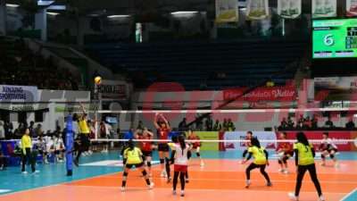 Tim Nasional Indonesia saat Melawan Tim dari Makau pada ajang Asian Volleyball Confederation (AVC) Challenge Cup for Women di GOR Tri Dharma Petrokimia Gresik