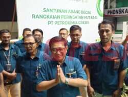 Peringati HUT ke 51, Petrokimia Gresik Kembali Berbagi Berkah Untuk Para Abang Becak di Sekitar Perusahaan