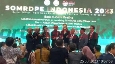 Kades Sekapuk Abdul Halim saat menghadiri Welcome Dinner Back To Back ASEAN Collaborative Forum On Localizing 2030 SDG’S In The Village Level, First ASEAN Village Network dan ASEAN Rural Culture Expo In The Frameworks Of ASEAN Identity di Objek Wisata Watu Goyang Mangunan Dlingo Bantul, Senin (24/7/2023).