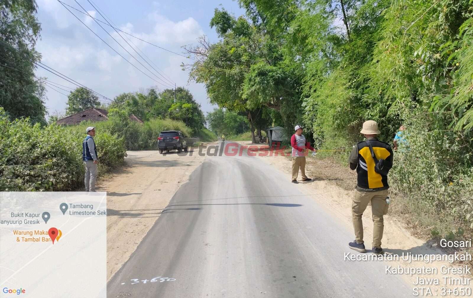 Pengerjaan proyek perluasan di ruas Jalan Sekapuk - Banyuurip dengan panjang 2.500 meter.