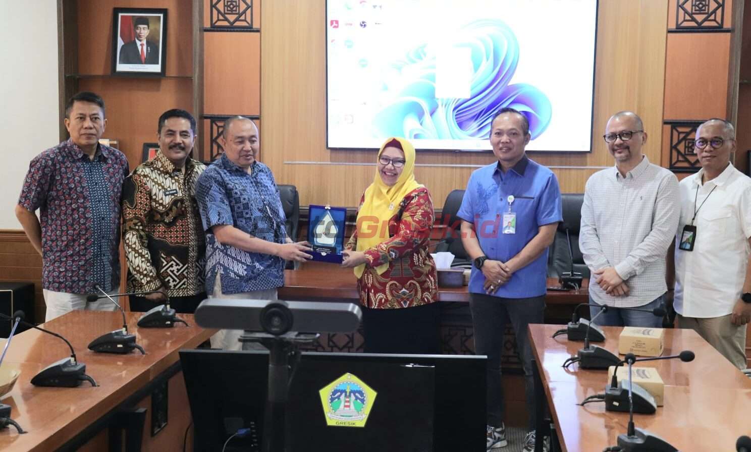 Wakil Bupati Gresik Aminatun Habibah menerima kunjungan silaturahmi Ketua Dewan Pengawas (Dewas) Badan Penyelenggara Jaminan Sosial (BPJS) Ketenagakerjaan di ruang rapat Graita Eka Praja Kantor Bupati Gresik, Jum'at (14/7/2023).