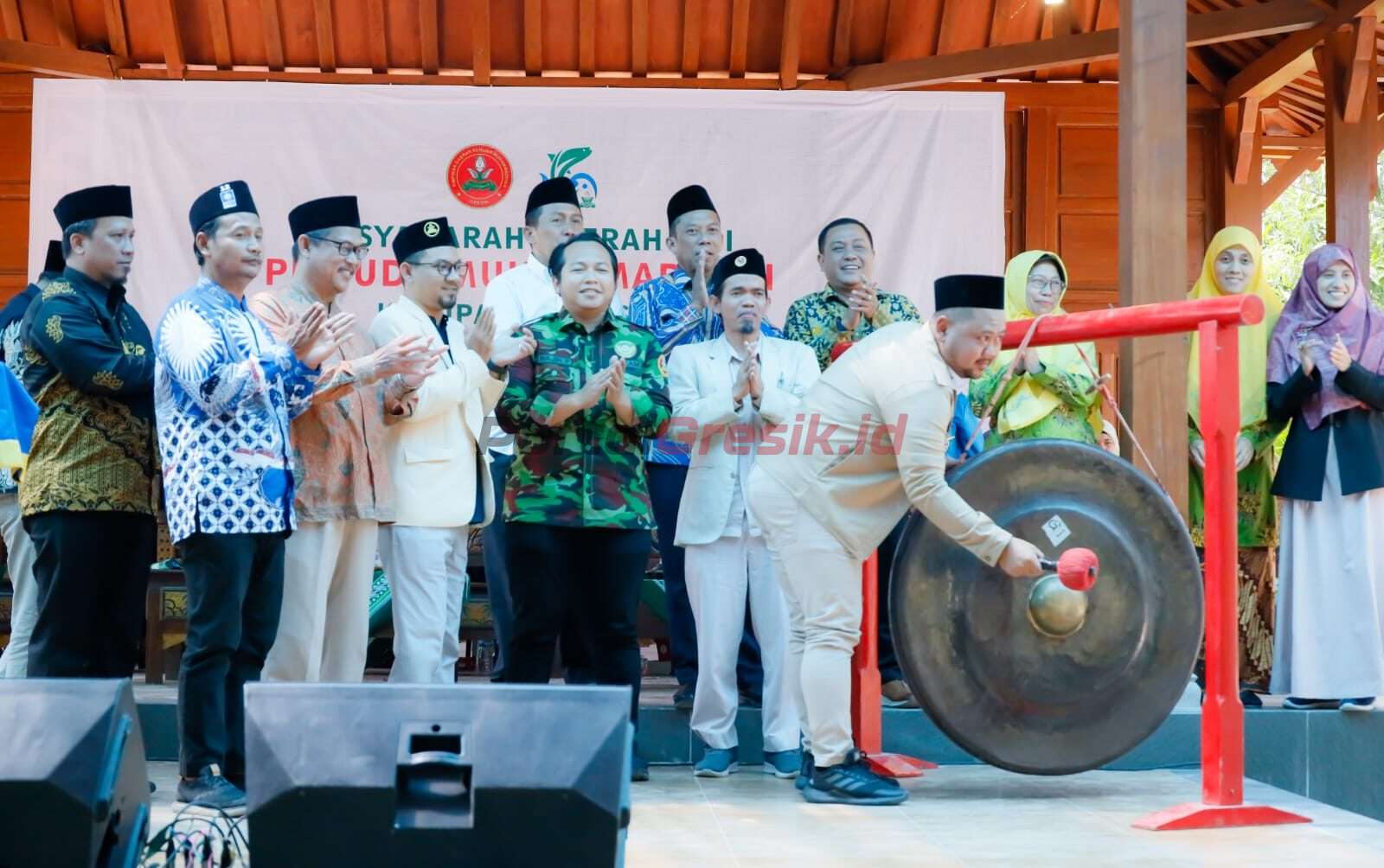 Bupati Gresik Fandi Ahmad Yani saat membuka Musyawarah Daerah (Musyda) ke XVII. Pemuda Muhammadiyah Kabupaten Gresik di Wisata Alam Gosari (Wagos) Desa Gosari Kecamatan Ujung Pangkah, Sabtu, (5/8/2023)