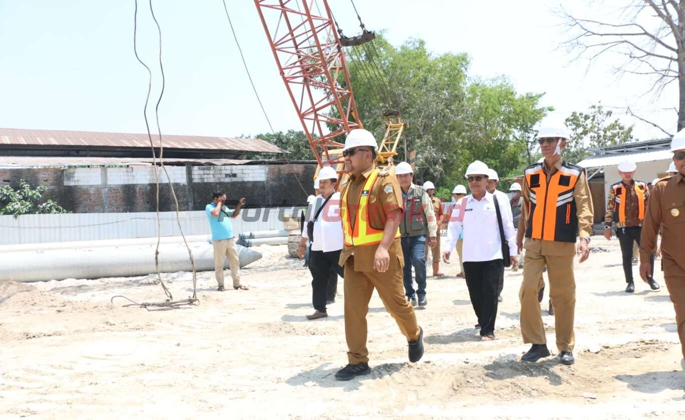 Bupati Gresik Fandi Akhmad Yani menggelar monitoring di salah satu proyek strategis Pemkab Gresik, yakni Rumah Sakit Gresik Sehati, Selasa (29/08/2023)