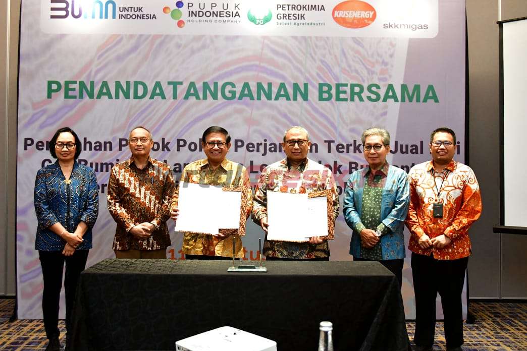 Dirut PG, Dwi Satriyo Annurogo (3 dari kiri) bersama Pejabat terkait usai Penandatanganan HoA bersama Kris Energy