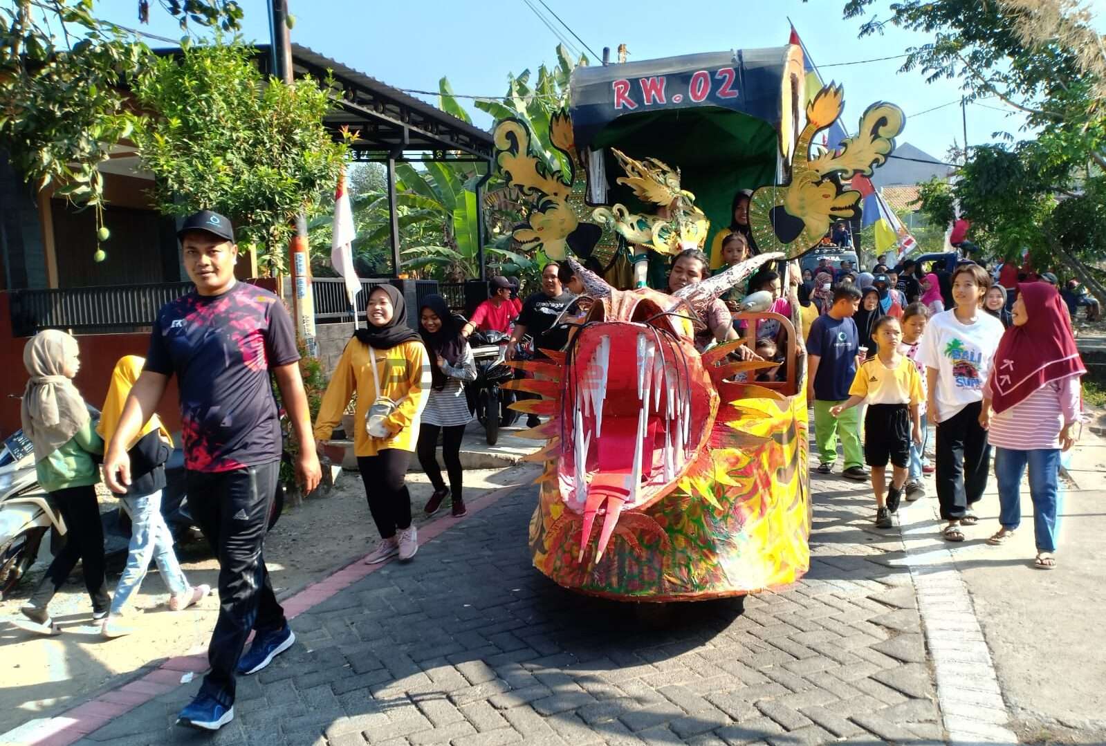 Karnaval Desa Petiken Driyorejo Gresik dalam rangka memperingati HUT ke 78 RI, Minggu (20/08/2023).