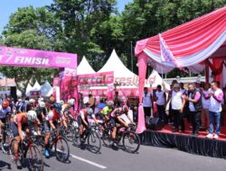 Sukses, 549 Pembalap Ramaikan Road to Tour of Kemala Seri 3 Gresik Criterium 2023