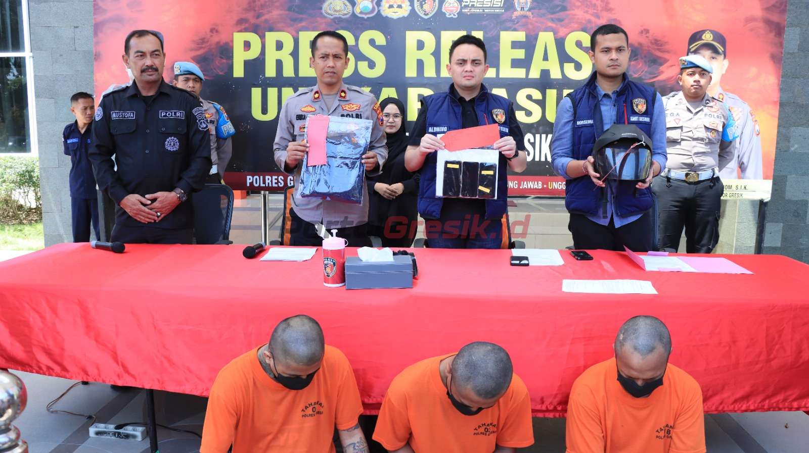 Komplotan jambret yang beraksi di wilayah Kebomas, Kabupaten Gresik saat diamankan Satreskrim Polres Gresik